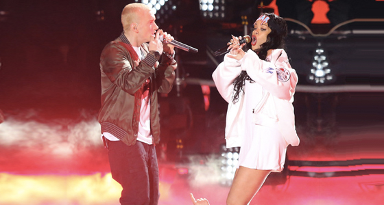 POP Live: Rihanna Performs “Stan” With Eminem at Lollapalooza!