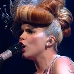 POP Live: Paloma Faith – Picking Up The Pieces (David Letterman)