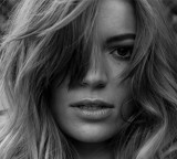 Video Premiere: Molly Moore – Peace Of My Heart